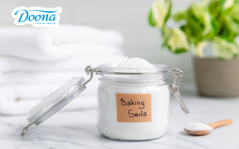 Sử dụng baking soda làm sạch vỏ gối bị ố vàng